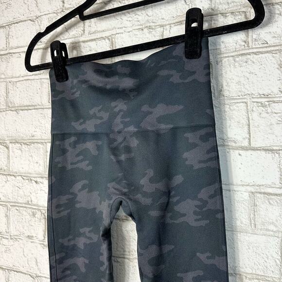 Spanx Leggings Look at Me Now Seamless Camo Camouflage High Waist Black S - Picture 6 of 7